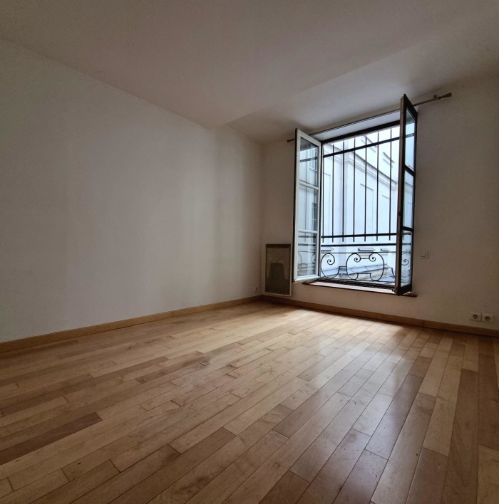 Image 4 sur 8 - Appartement  ·  Location · Paris (75004) · 2 pièces · 73m²