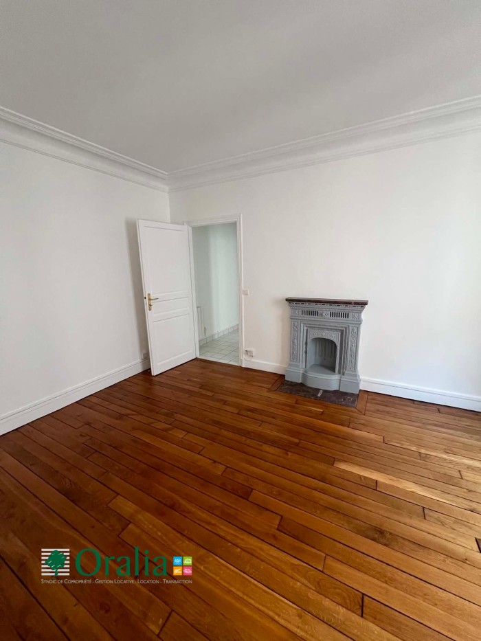 Image 2 sur 15 - Appartement  ·  Location · Paris (75010) · 2 pièces · 42m²