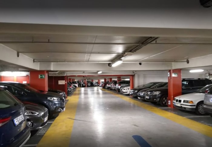 Image 2 sur 6 - Parking  ·  Location · Bordeaux (33000)