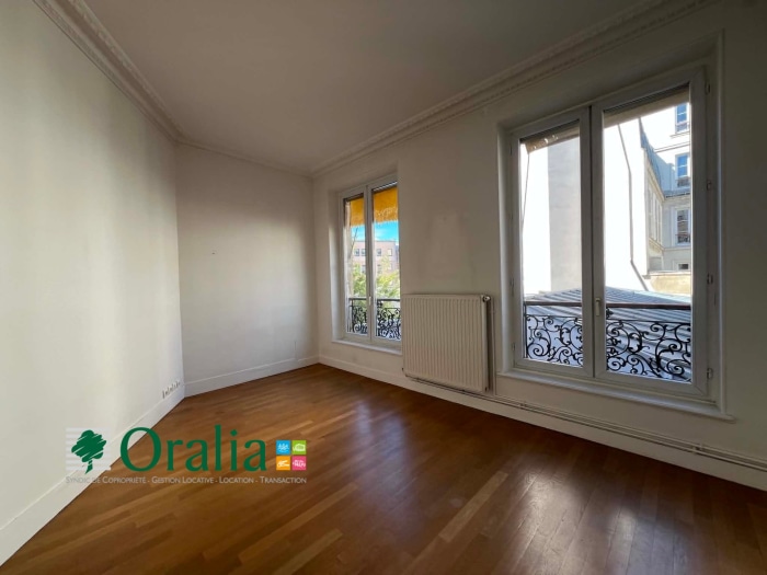 Image 18 sur 27 - Appartement  ·  Location · Paris (75010) · 4 pièces · 143m²