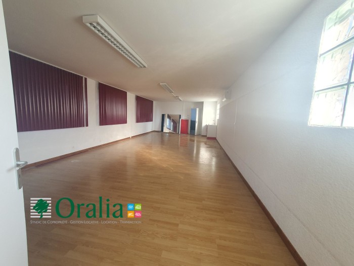 Image 4 sur 6 - Local commercial  ·  Location · St Martin D Heres (38400)