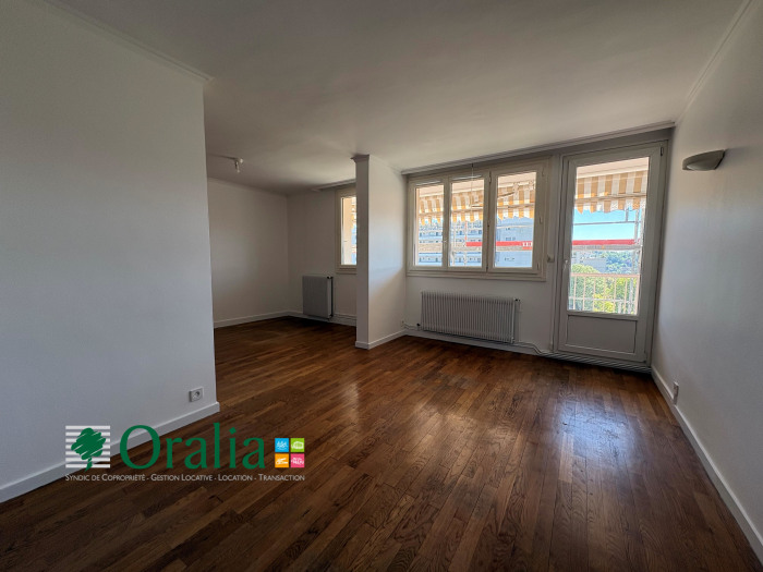 Image 1 sur 17 - Appartement  ·  Location · Lyon (69004) · 4 pièces · 61m²