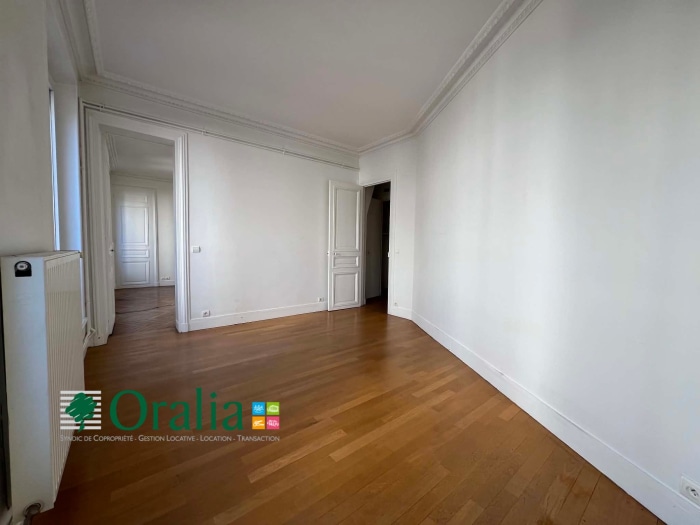 Image 19 sur 27 - Appartement  ·  Location · Paris (75010) · 4 pièces · 143m²