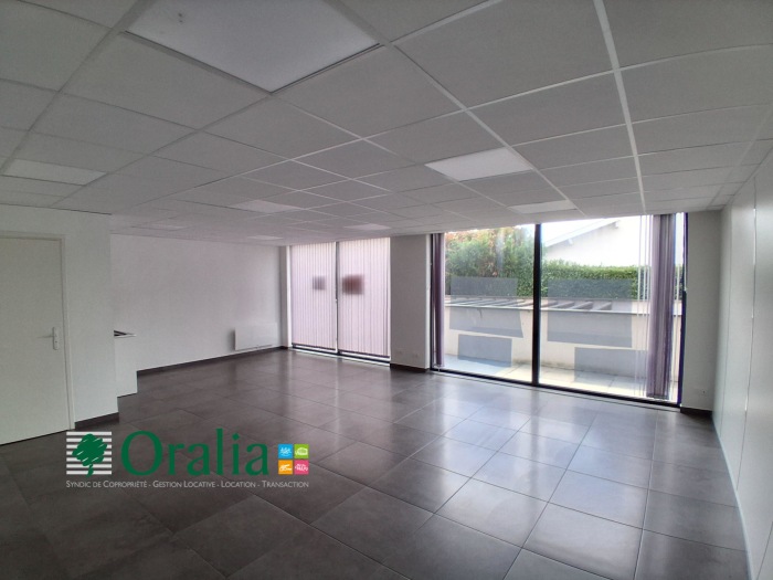 Image 3 sur 12 - Local commercial  ·  Location · Jassans Riottier (01480) · 78m²
