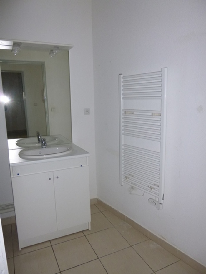 Image 6 sur 8 - Appartement  ·  Location · Nimes (30000) · 2 pièces · 47m²