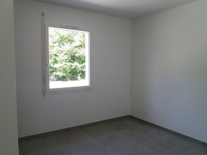 Image 1 sur 13 - Maison/villa  ·  Location · Le Pian Medoc (33290) · 3 pièces · 73m²