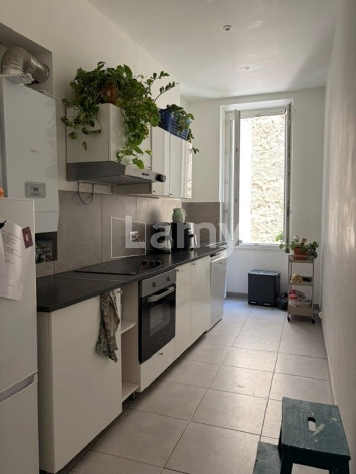 Image 2 sur 8 - Appartement  ·  Location · Marseille (13006) · 4 pièces · 106m²