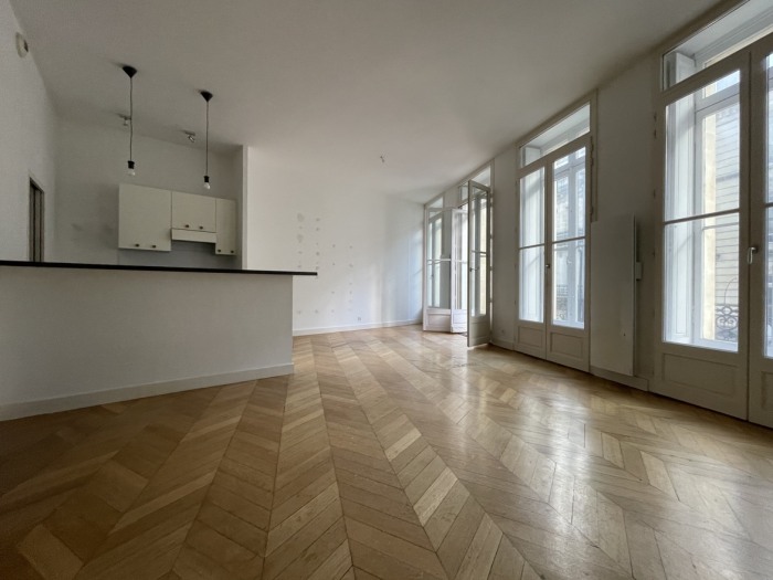 Image 5 sur 10 - Appartement  ·  Vente · Bordeaux (33000) · 3 pièces · 82m²