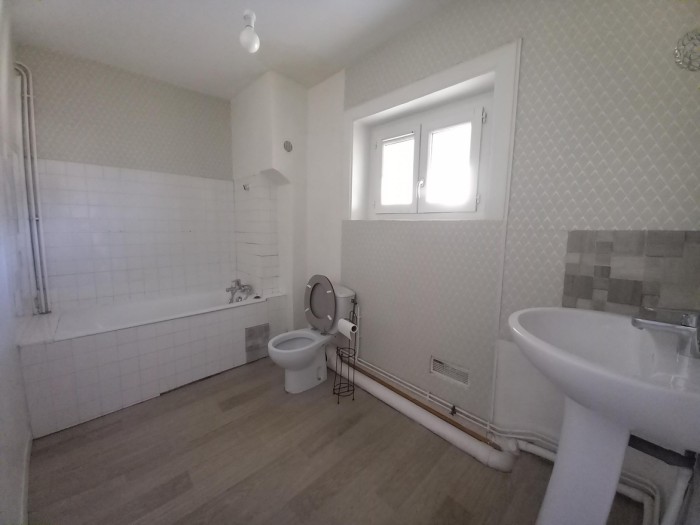 Image 8 sur 11 - Immeuble  ·  Vente · Tarare (69170) · 149m²