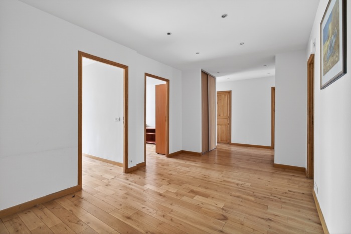 Image 1 sur 13 - Appartement  ·  Vente · Paris (75016) · 5 pièces · 121m²