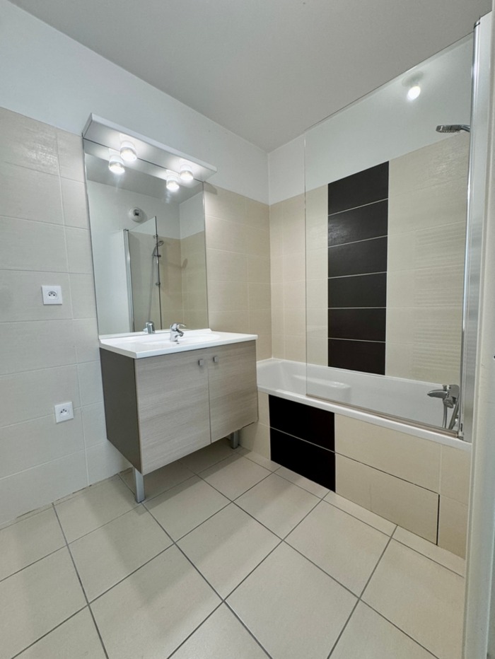 Image 10 sur 17 - Appartement  ·  Vente · St Ismier (38330) · 3 pièces · 63m²