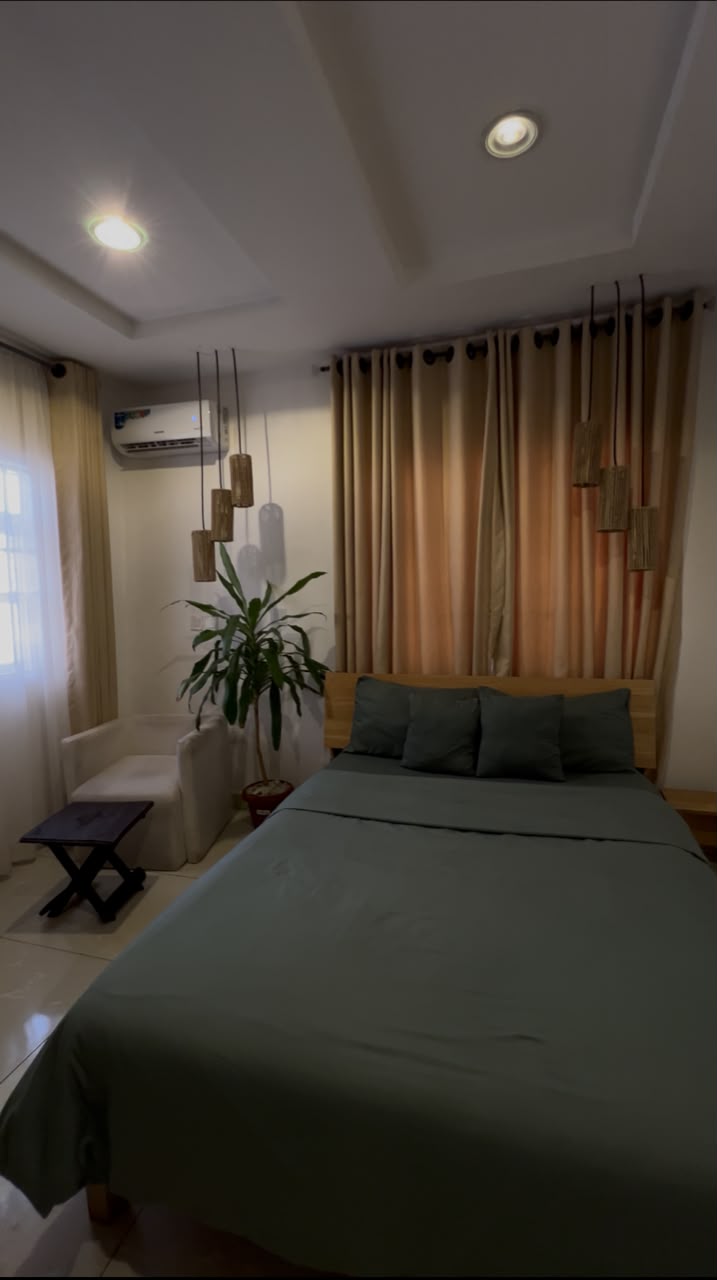 Single Room, Jahi