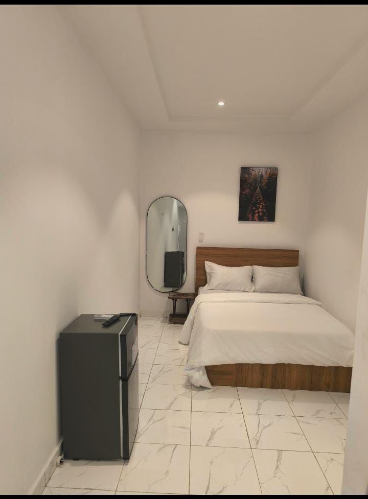 Single Room, Katampe