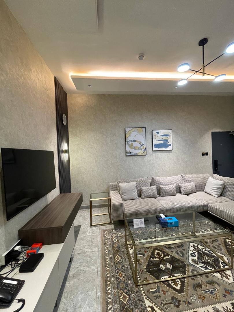 One Bedroom, Wuye