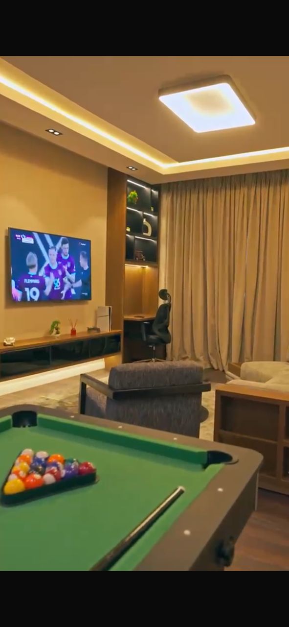 One Bedroom, Wuye