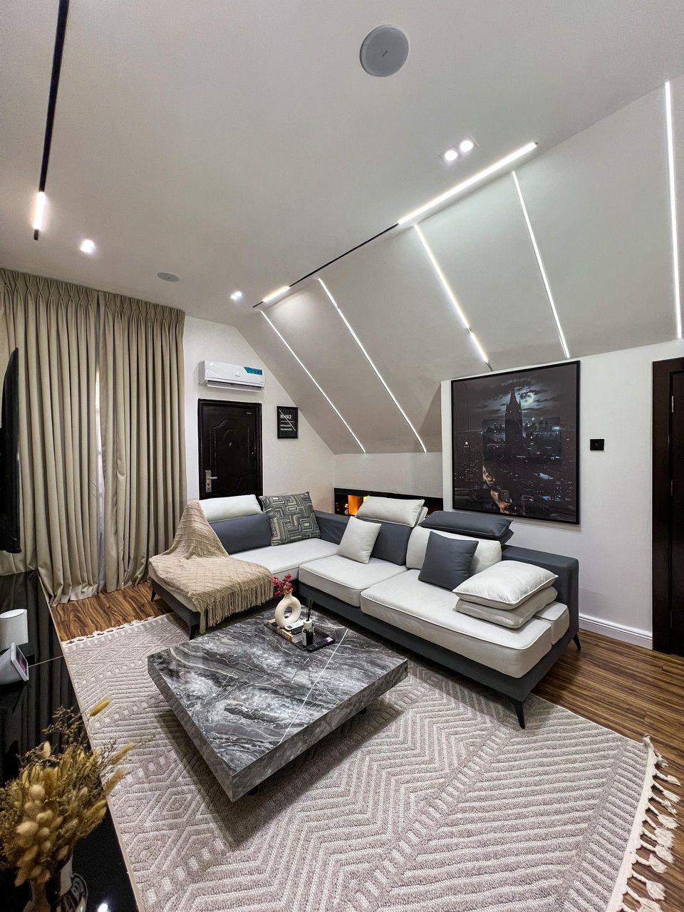 One Bedroom, Utako