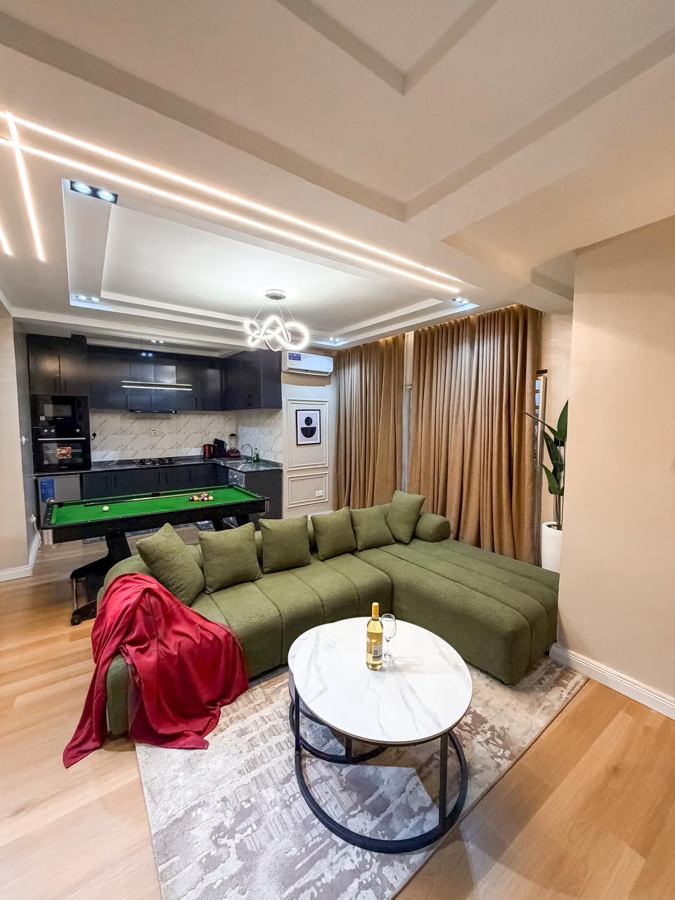 One Bedroom, Wuye