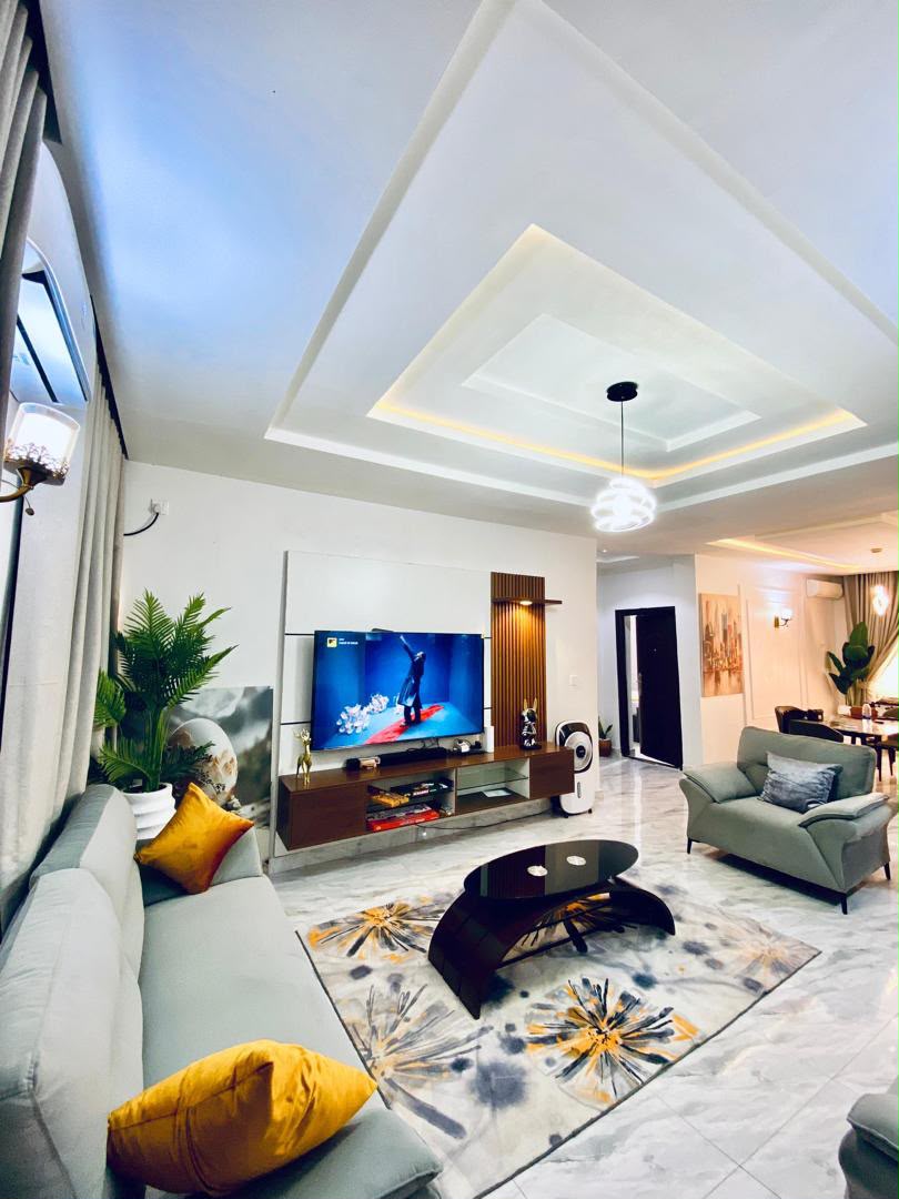 Two Bedroom, Utako