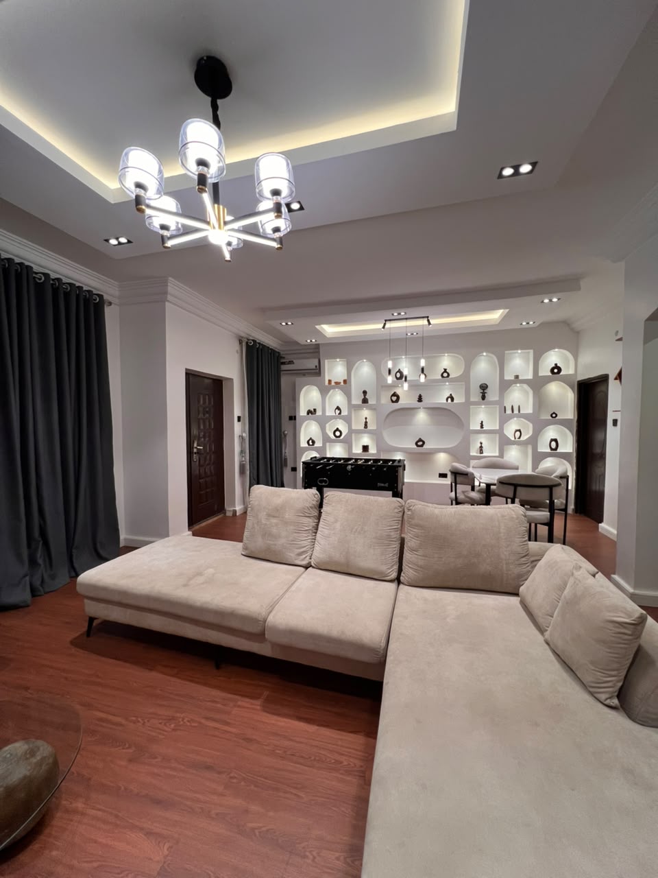 One Bedroom, Utako