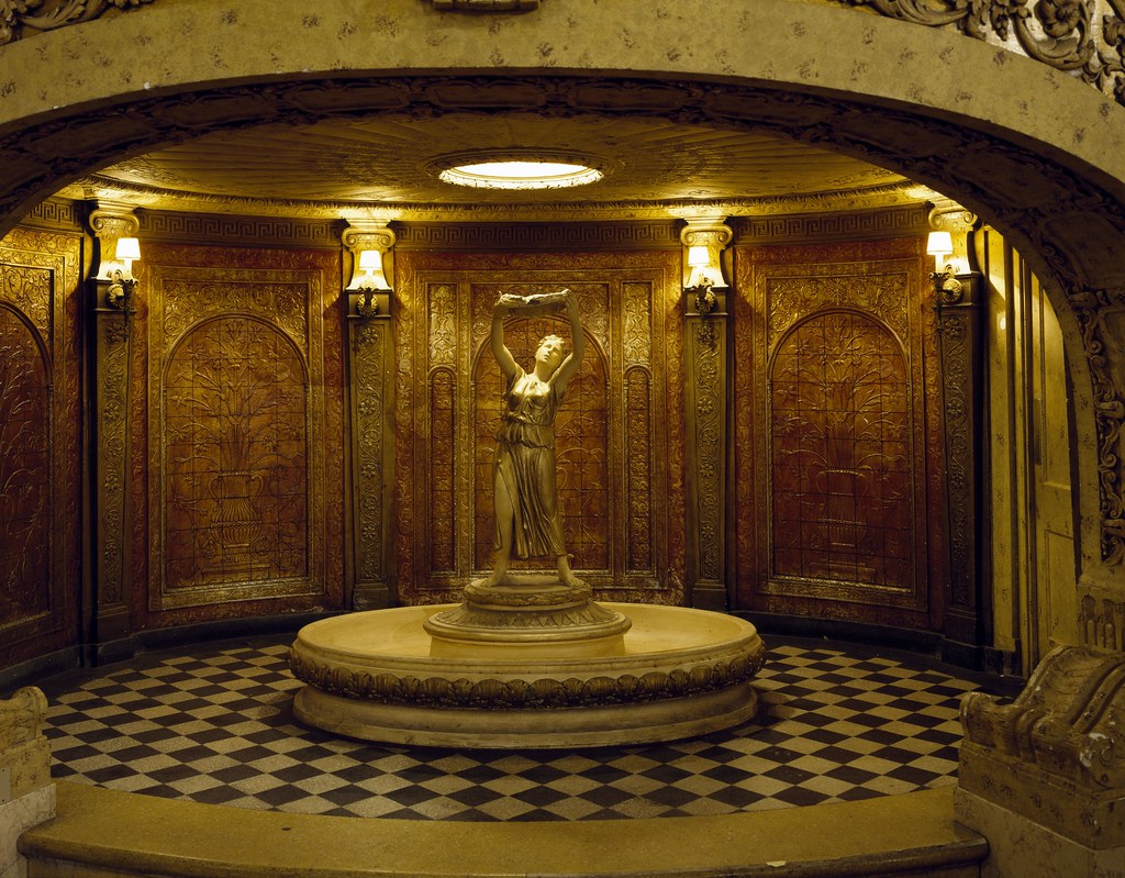 Historic Chicago theaters anchor thriving film culture across neighborhoods
