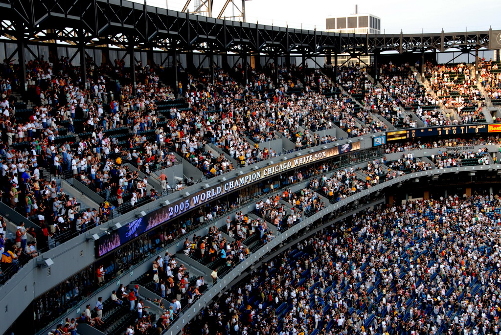 Chicago Tribune Updates Weekend Scores for Bears, Cubs, Blackhawks Fans