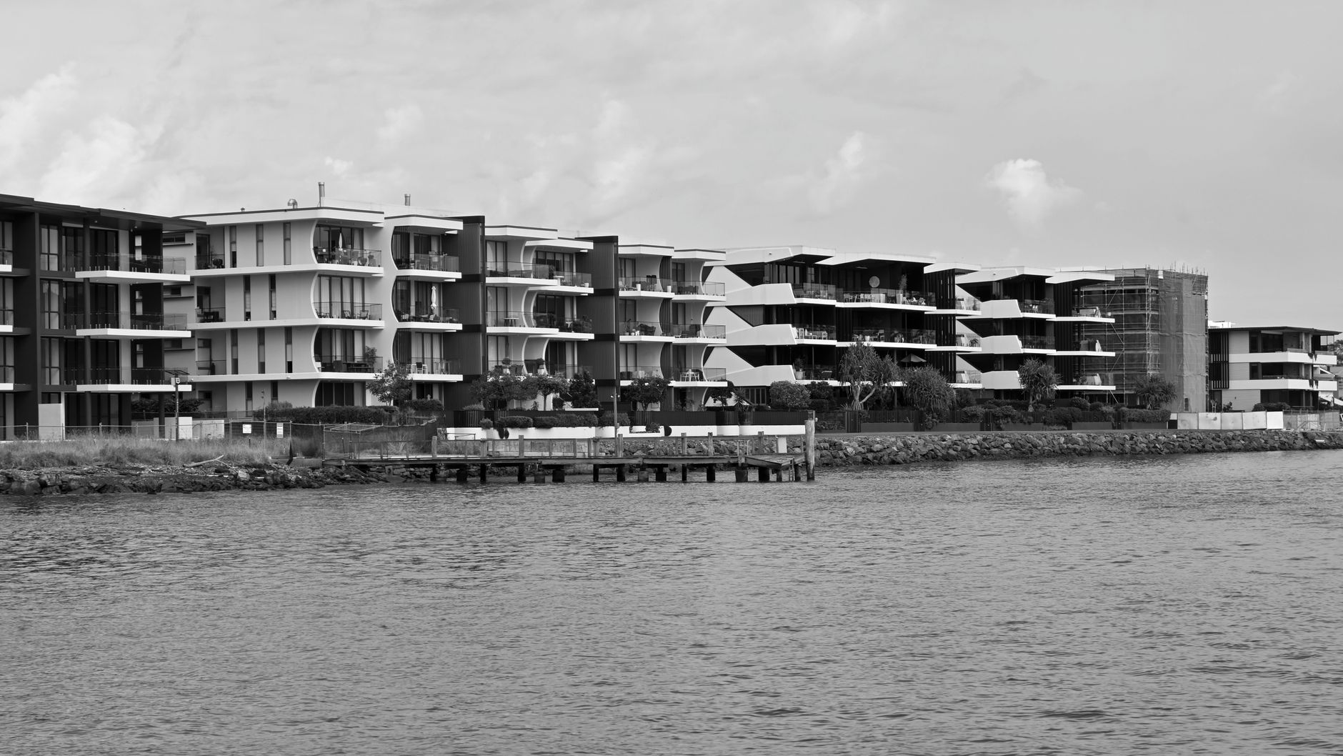 Living House Apartments View at Beach