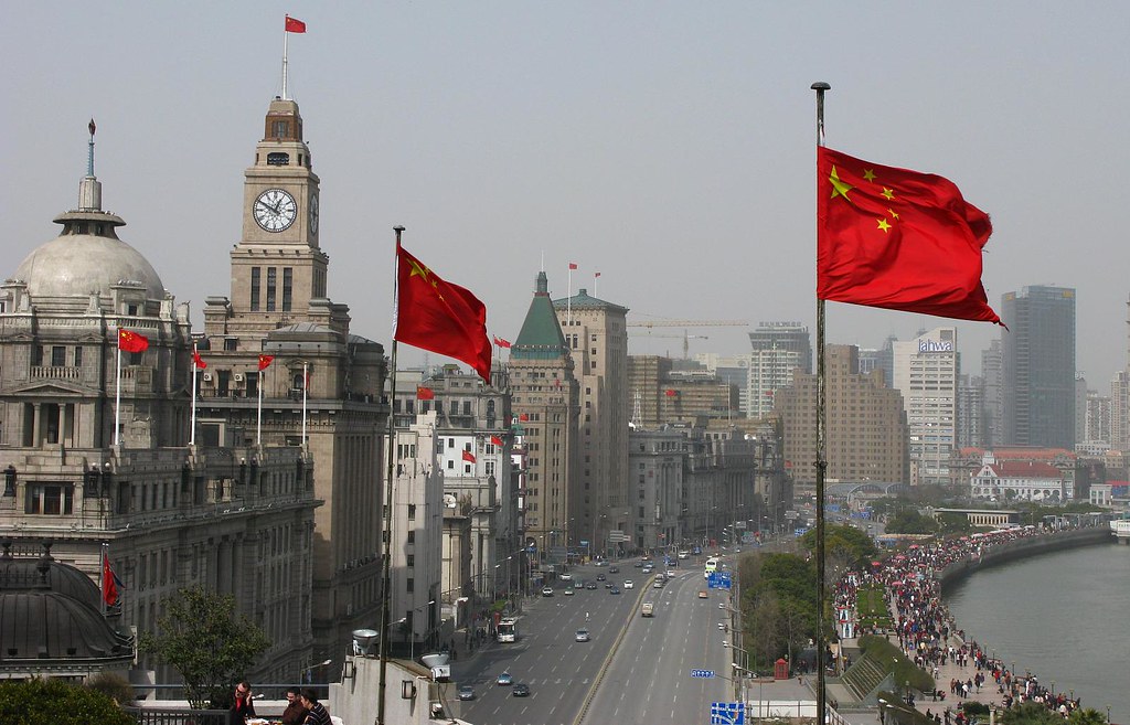 Shanghai Visitors Skip Crowded Queues for Bund Walks and Park Evenings