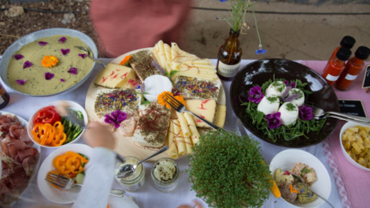 Cross-Cultural Musik-Brunch "Koste die Welt" - Today, 10:30 at Elberhof, Sipbach 6, 4055 Pucking, Österreich