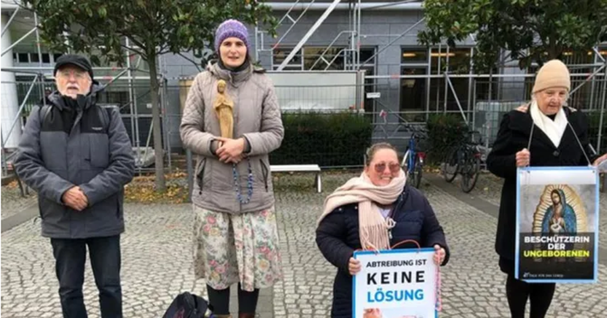 Pro-abortion activists aggressively harass peaceful pro-life prayer vigil in Germany