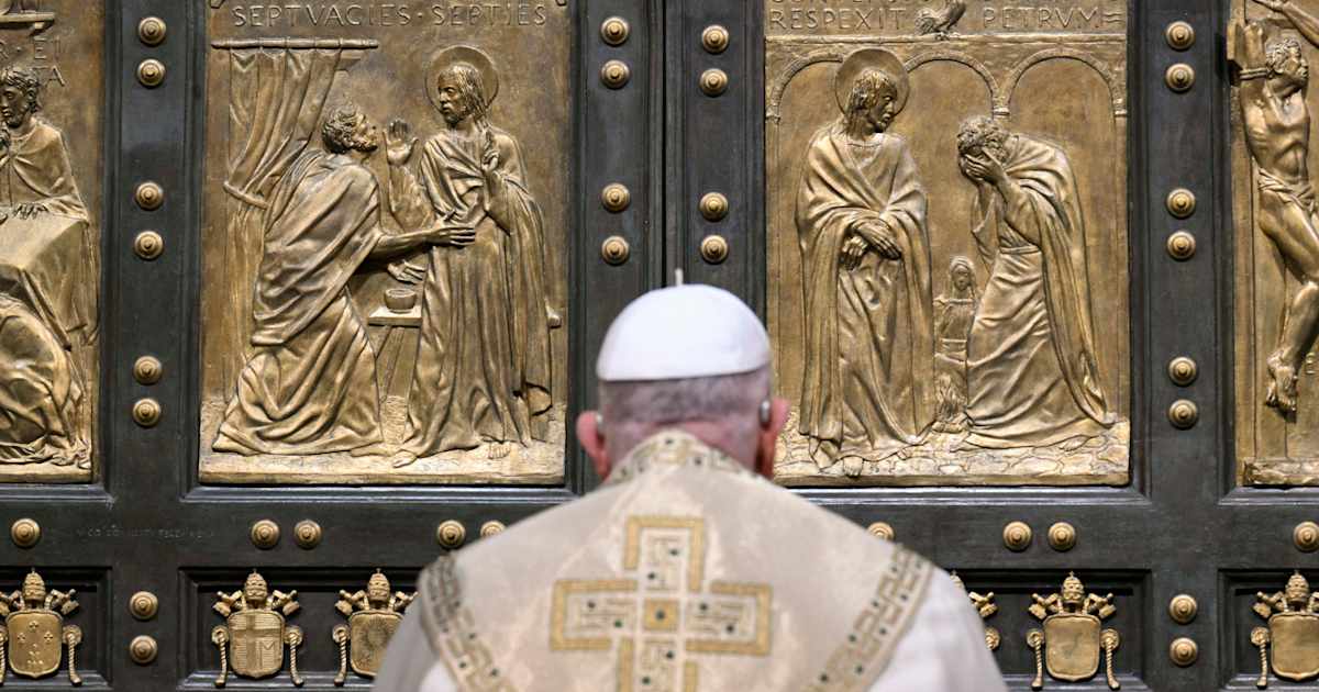 Pope Francis launches Jubilee 2025 with opening of Holy Door