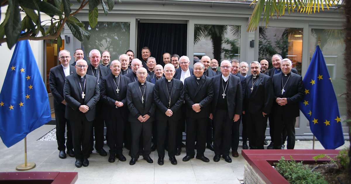 EU bishops set out 8 principles to keep AI ‘at the service of the human person’