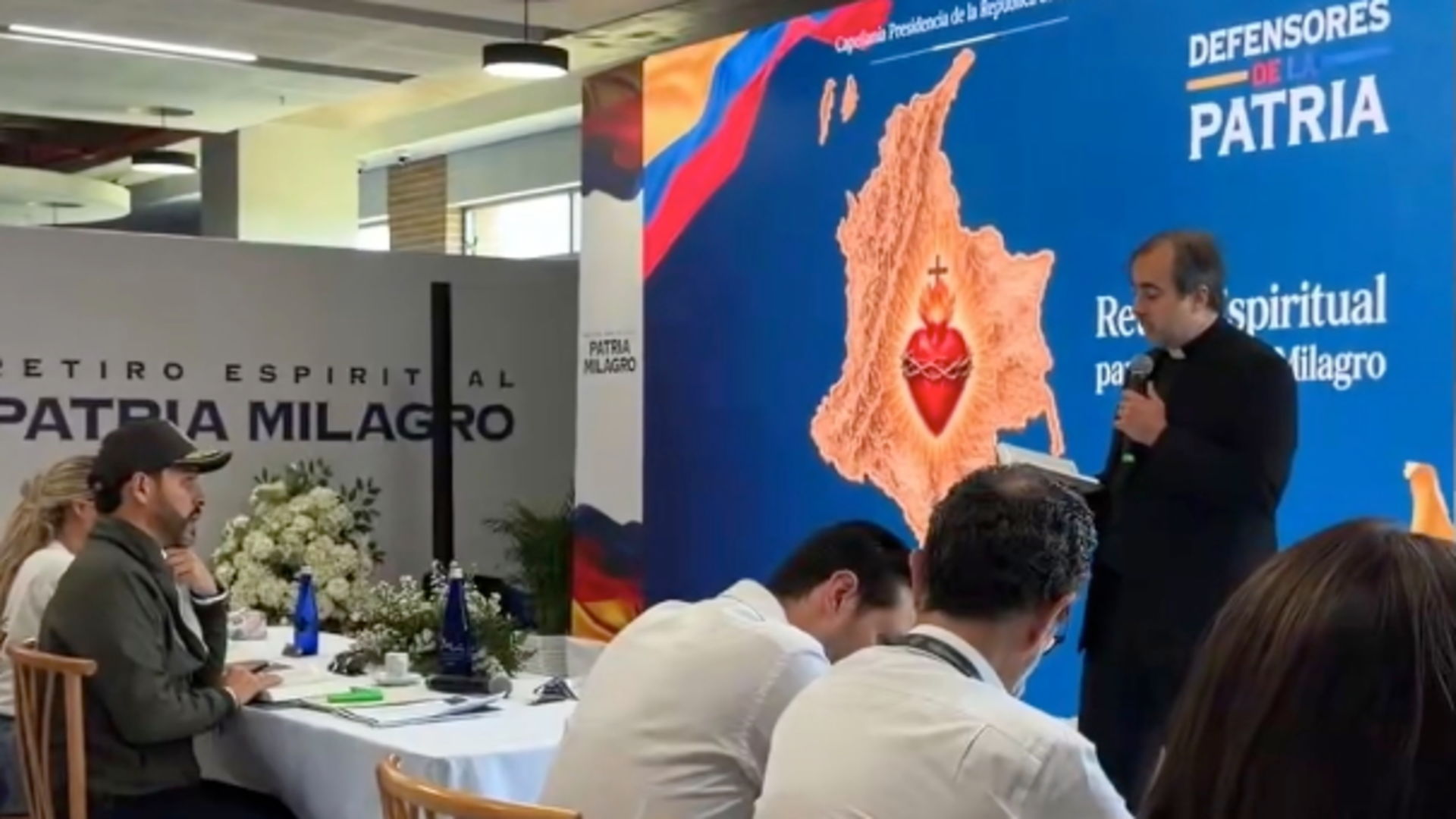 Ahead of inauguration, Colombia’s president-elect goes on retreat