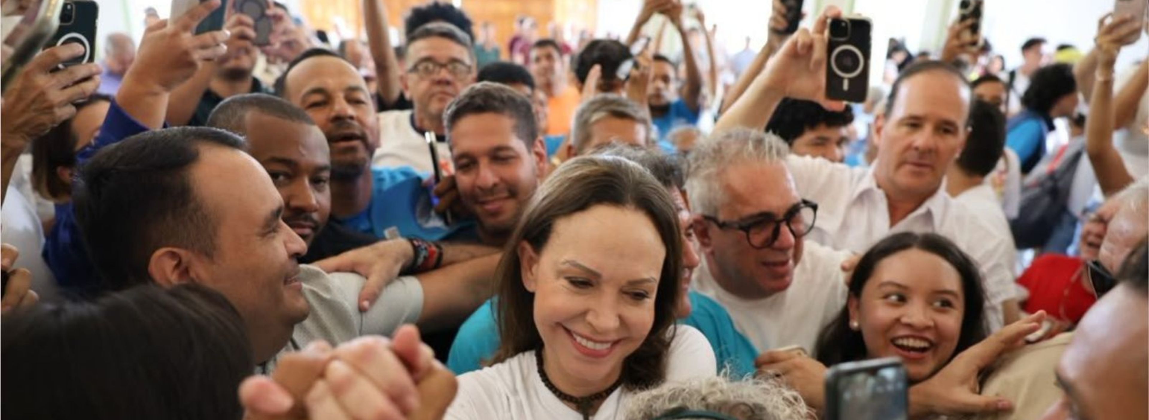 María Corina Machado siendo recibida en el Santuario de la Divina Pastora, en la ciudad de Barquisimeto. | Crédito: Vente Venezuela.