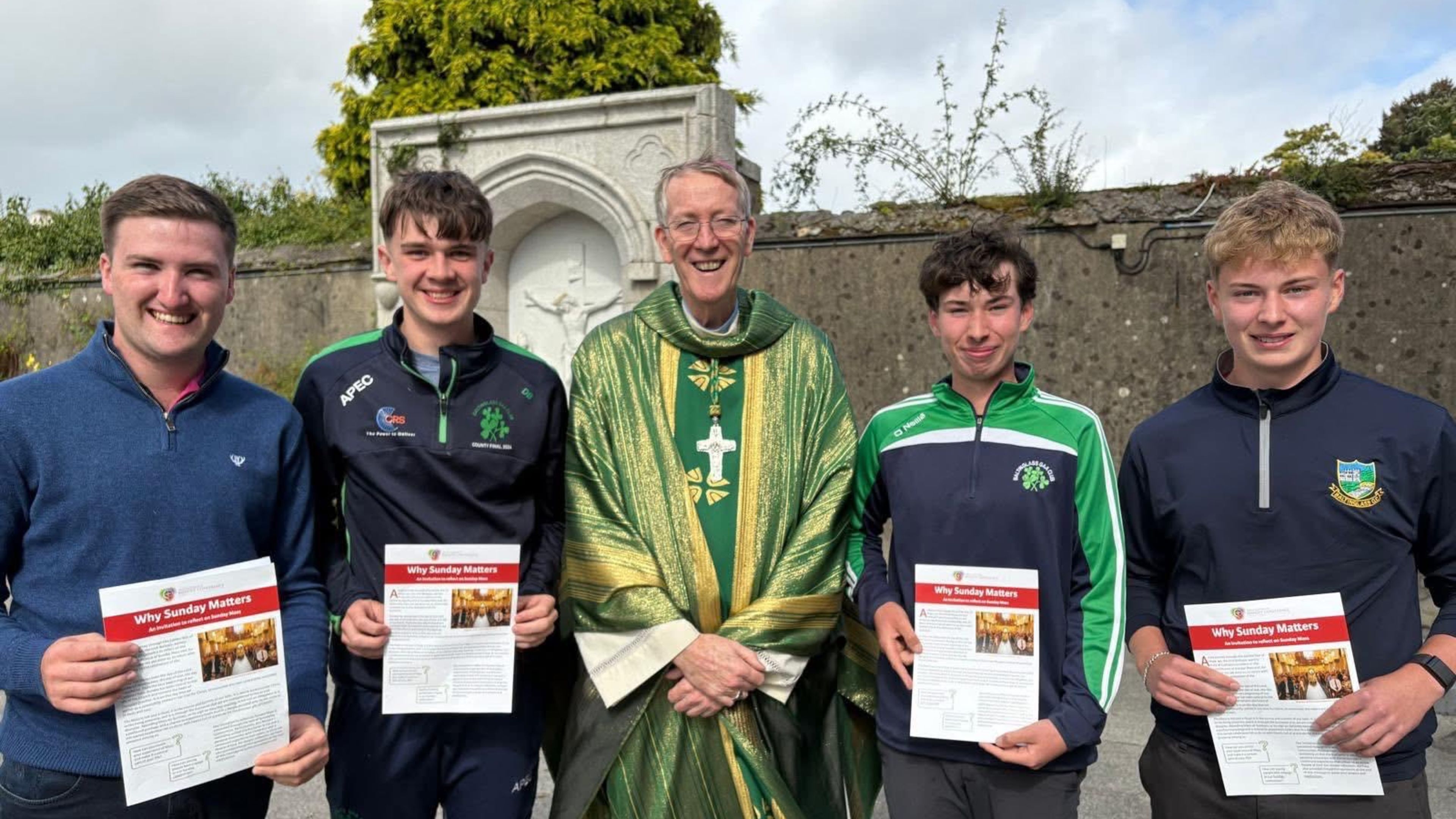 Bỏ quán rượu, đến nhà thờ: hành trình bất ngờ của Sinh viên Gen Z Ireland Bỏ quán rượu, đến nhà thờ: hành trình bất ngờ của Sinh viên Gen Z Ireland