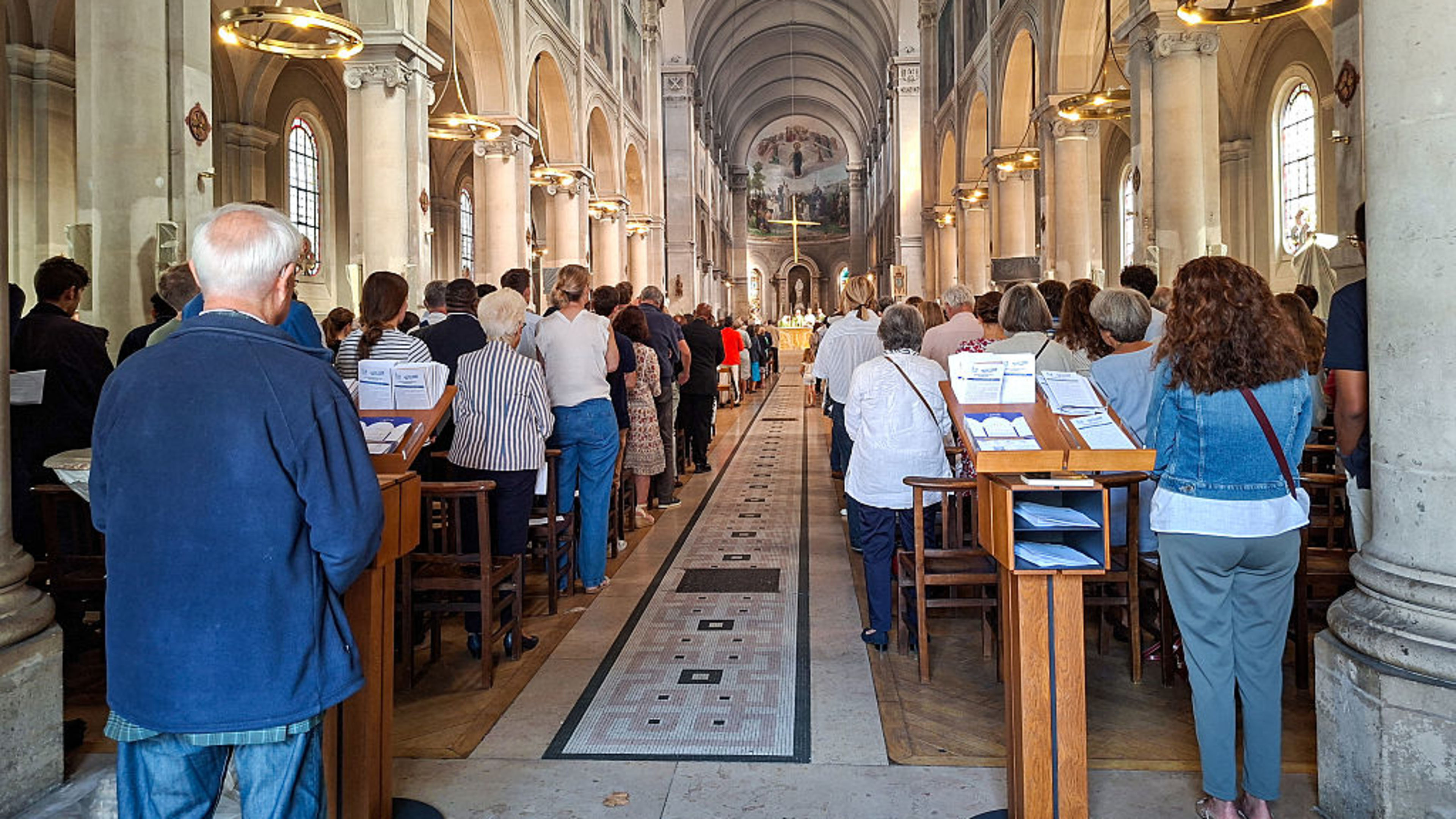 Hundreds of adults to be baptized in Paris at Easter as part of national surge