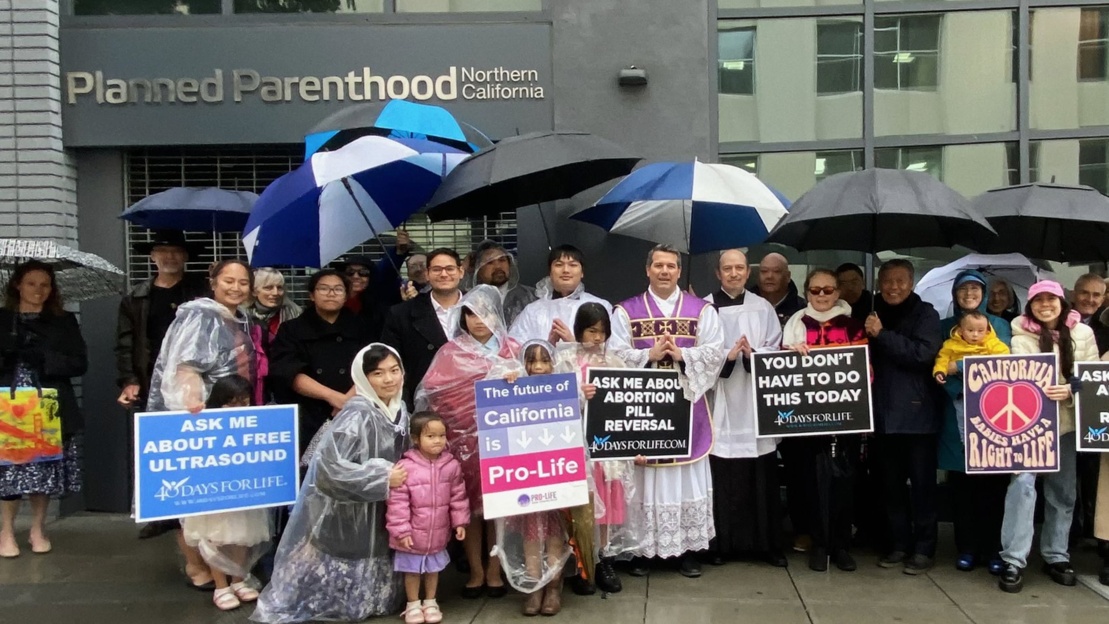 Argentine priest urges bold witness after Latin Mass outside San Francisco abortion facility