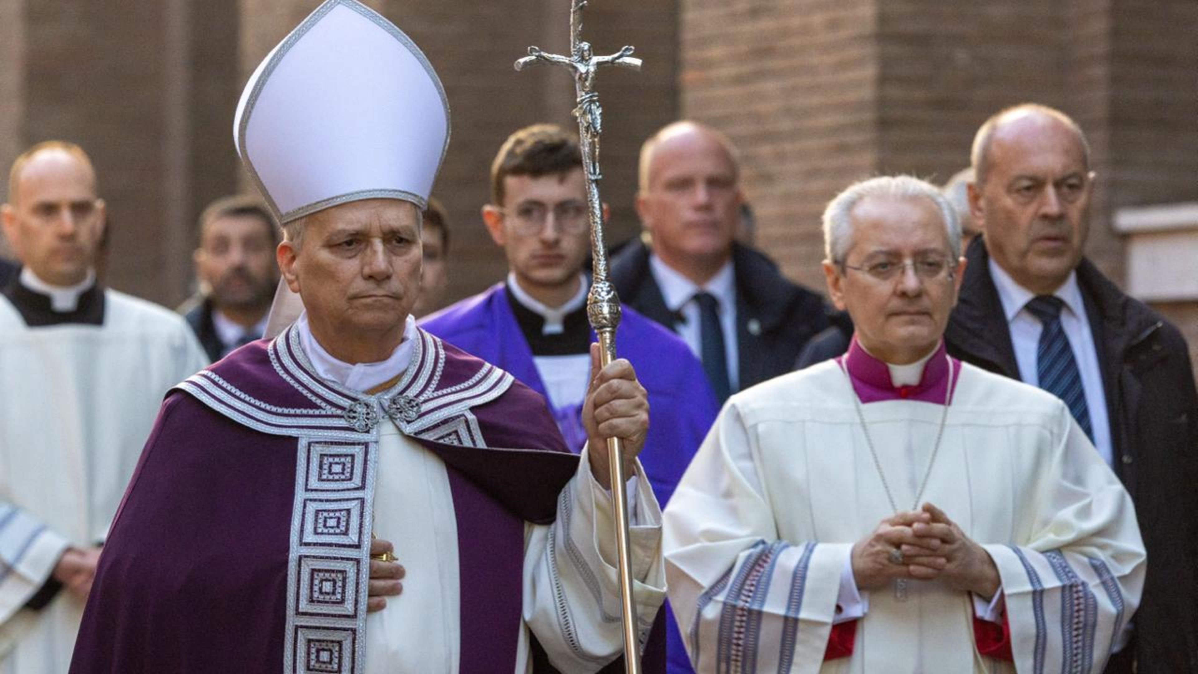 Pope Leo: Lenten ashes carry &lsquo;the weight of a world that is ablaze&rsquo;