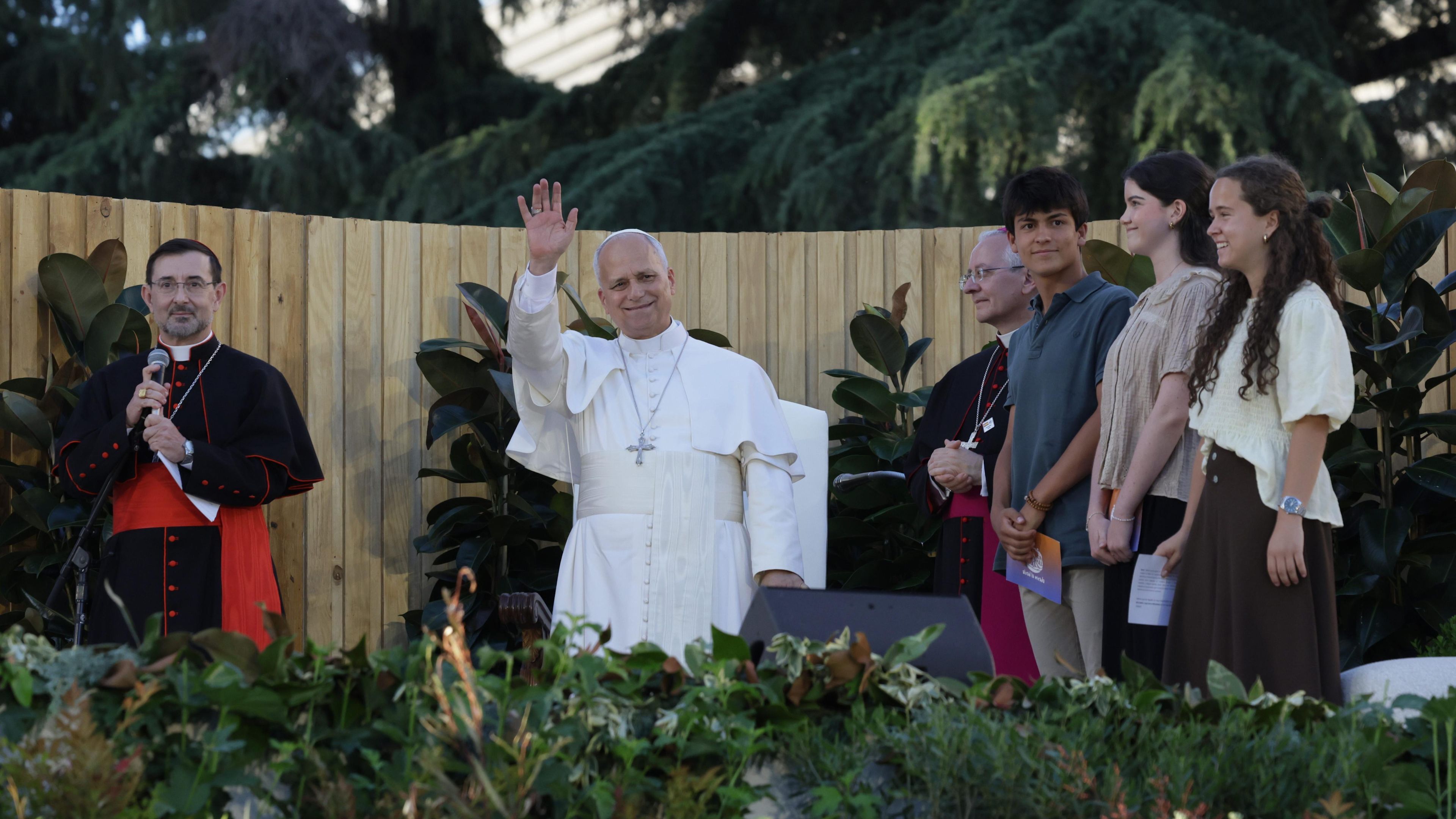 In Spain, Pope Leo XIV tells young people: 'You can change history, do it with love'