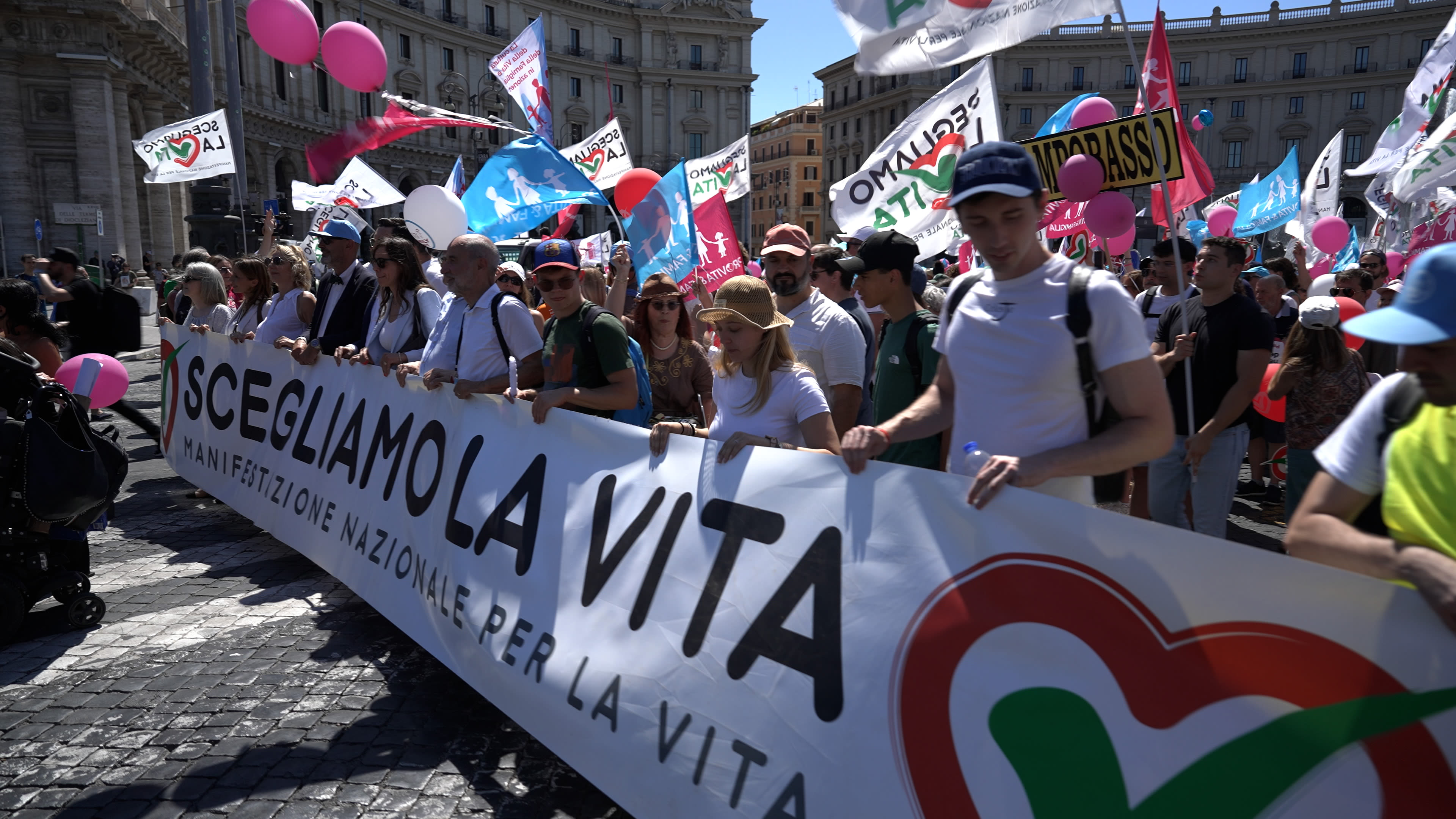 Life is beautiful: Thousands join annual pro-life march in Rome