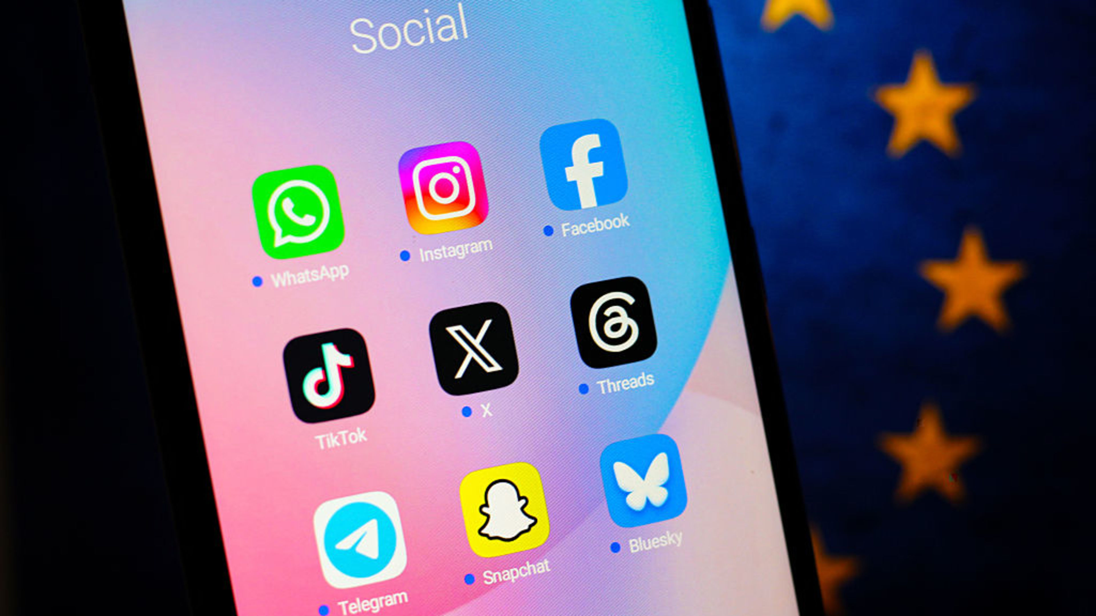 UK bishops welcome child safety but cautious on social media ban for under 16