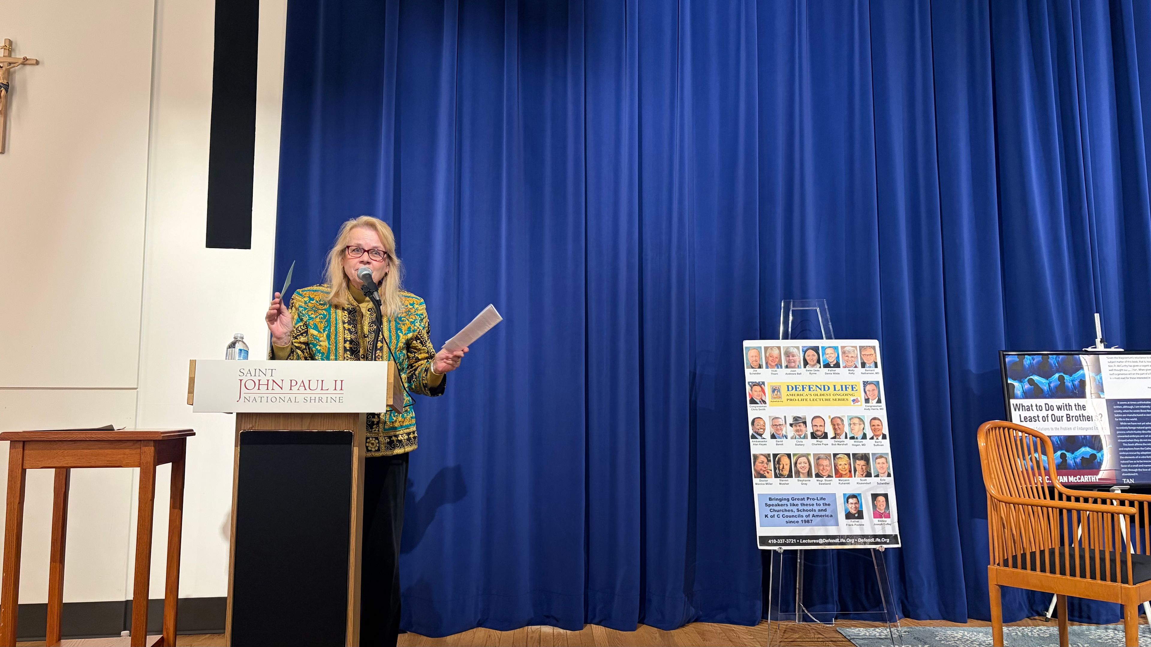 Elizabeth Rex, a Charlotte Lozier Institute társult kutatója az embrióadoptáció mellett érvel egy, a washingtoni John Paul II Shrine-ban 2026. október 22-én tartott vita során. | Forrás: Madalaine Elhabbal/EWTN News