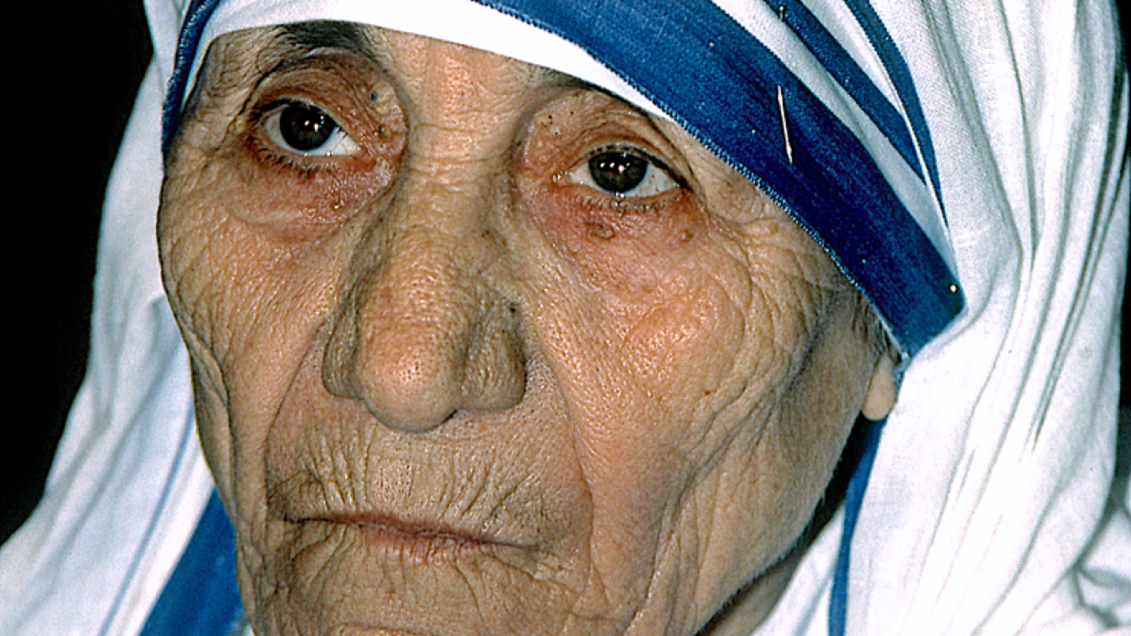 Mother Teresa visits the White House and meets with President Ronald Reagan on June 13, 1986. | Credit: Mark Reinstein/Shutterstock