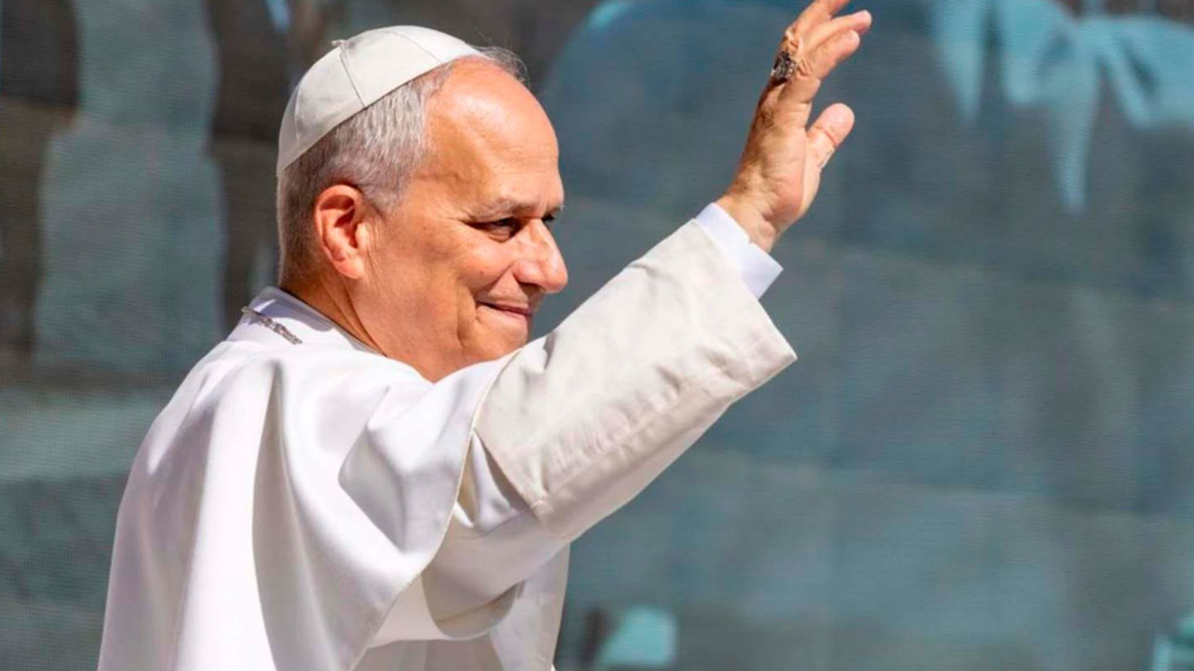 El Papa León XIV saluda a los peregrinos en el Vaticano. Crédito: Daniel Ibáñez / EWTN News.