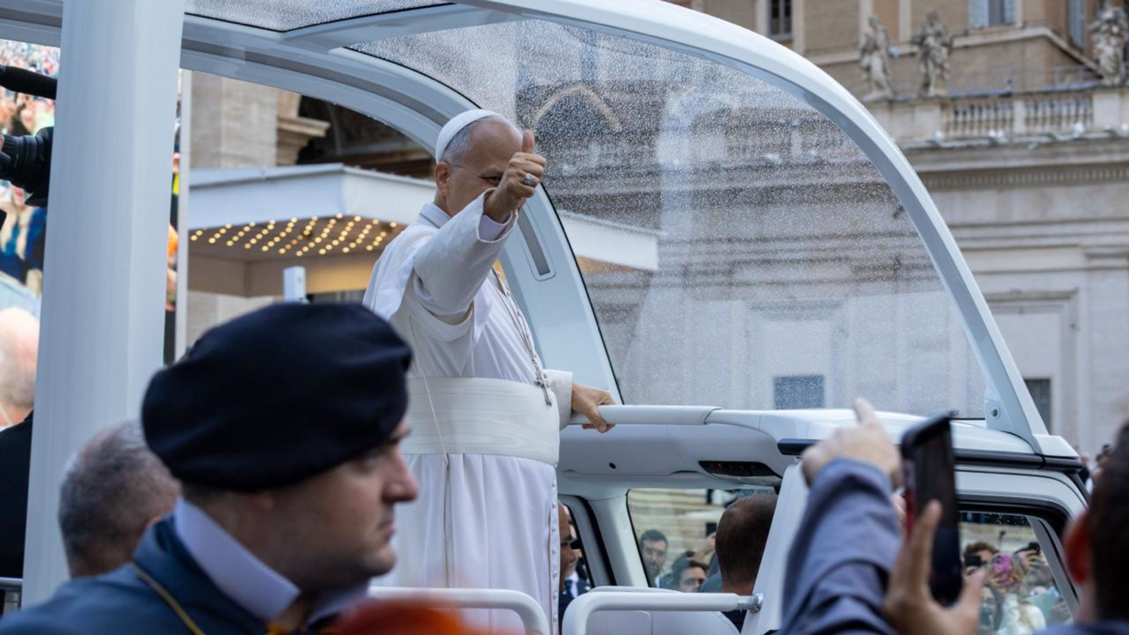 Pope Leo affirms the ‘unbreakable oneness’ of marriage at first general ...