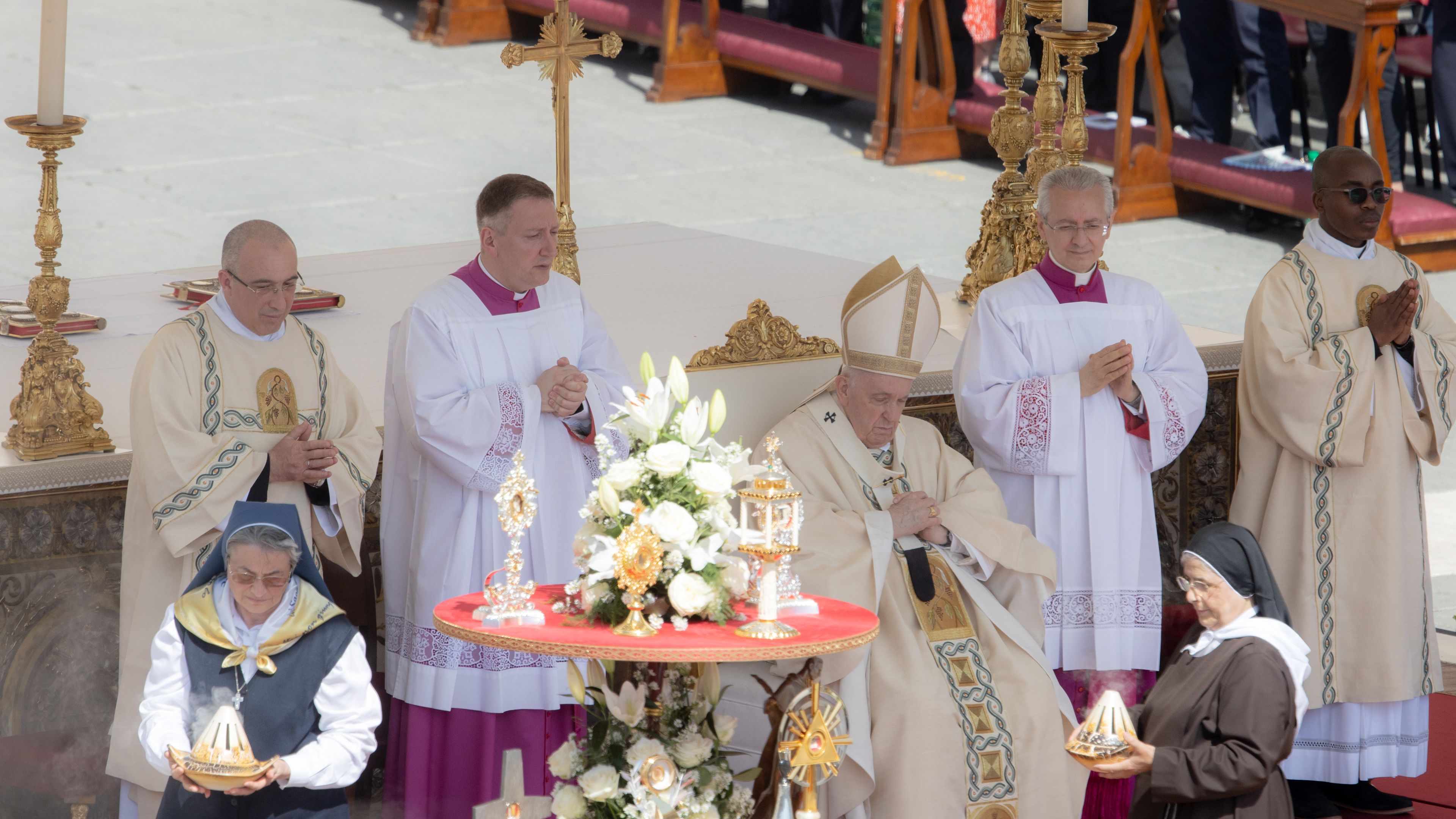 Pope Francis canonizes 10 new saints of the Catholic Church