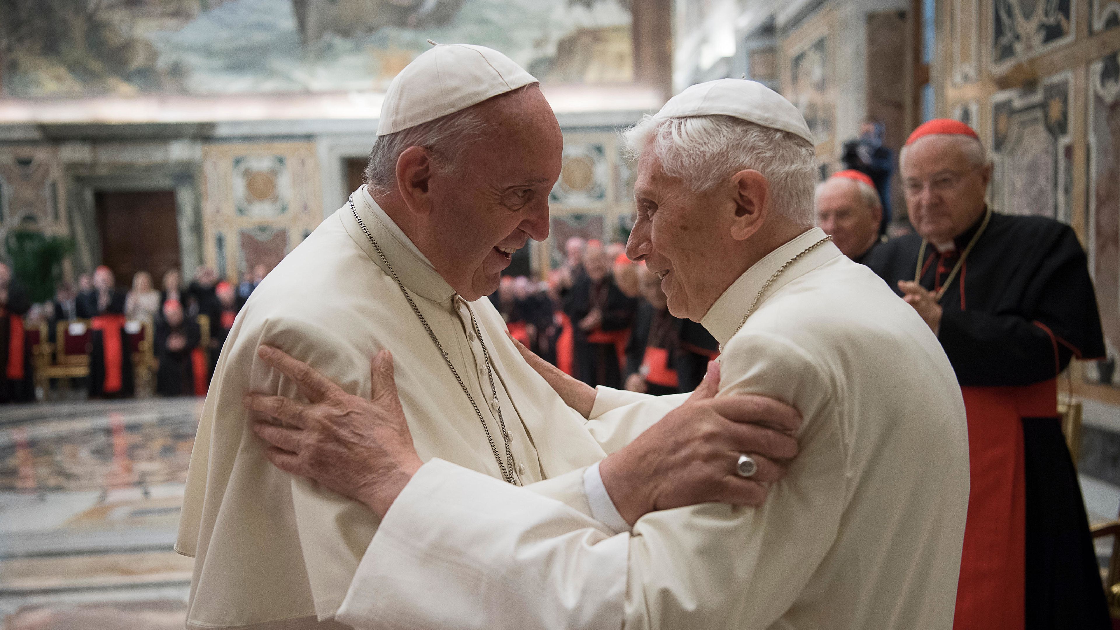 Pope emeritus Benedict XVI praying ‘fervently’ for Pope Francis ...