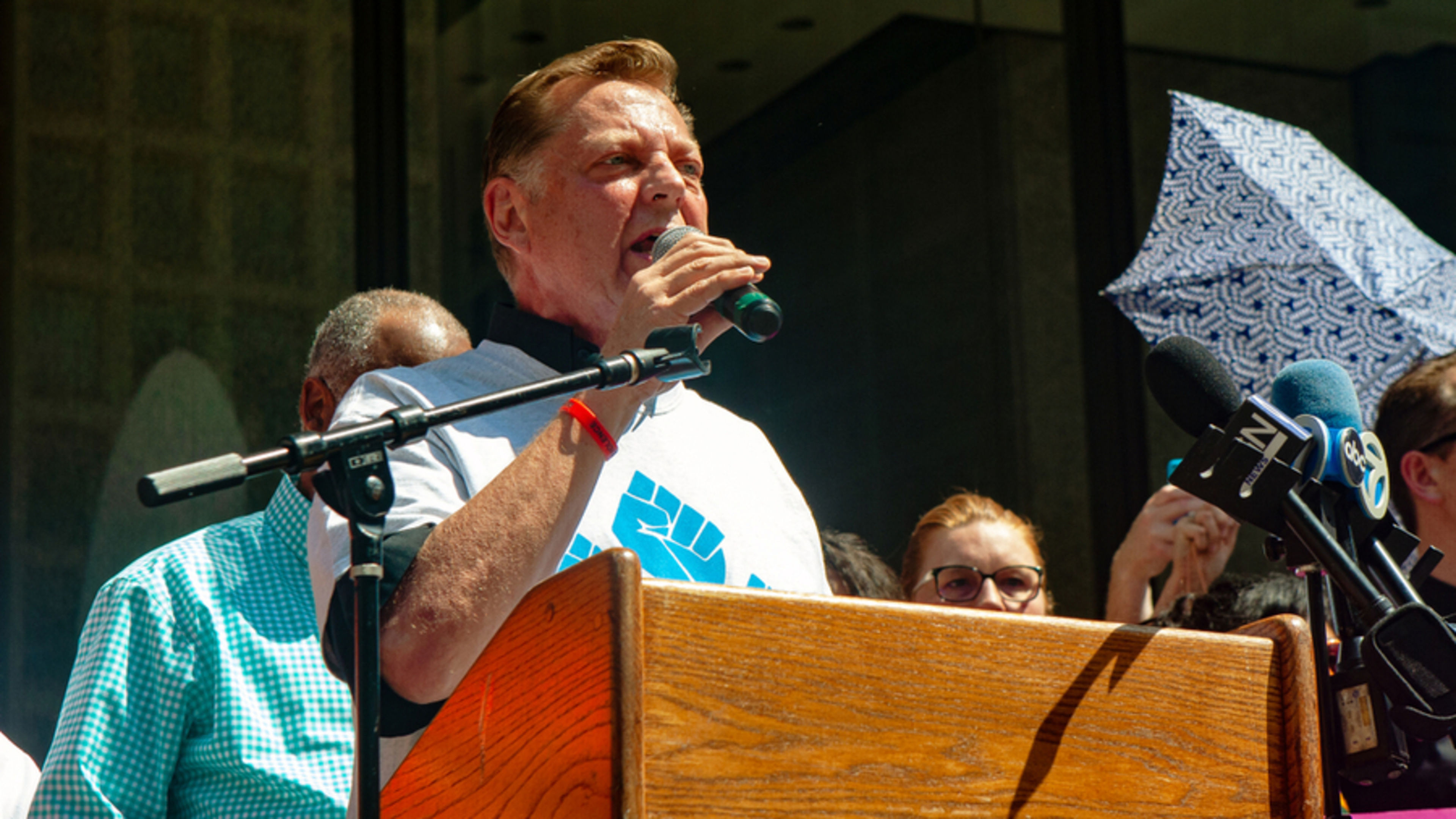 Chicago parish community defends Father Pfleger after his suspension ...