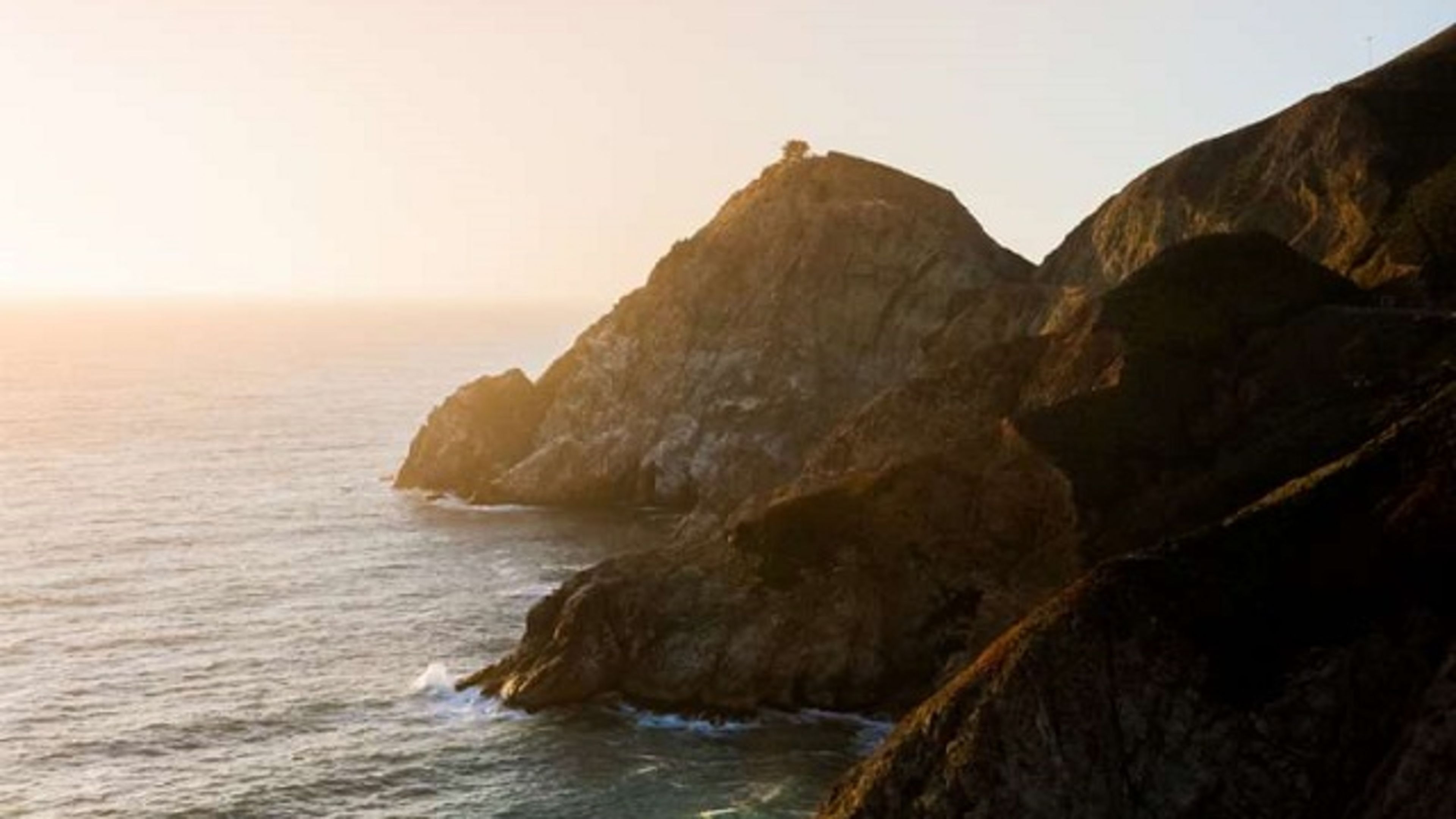 Pope Francis: the oceans and seas reflect God's greatness