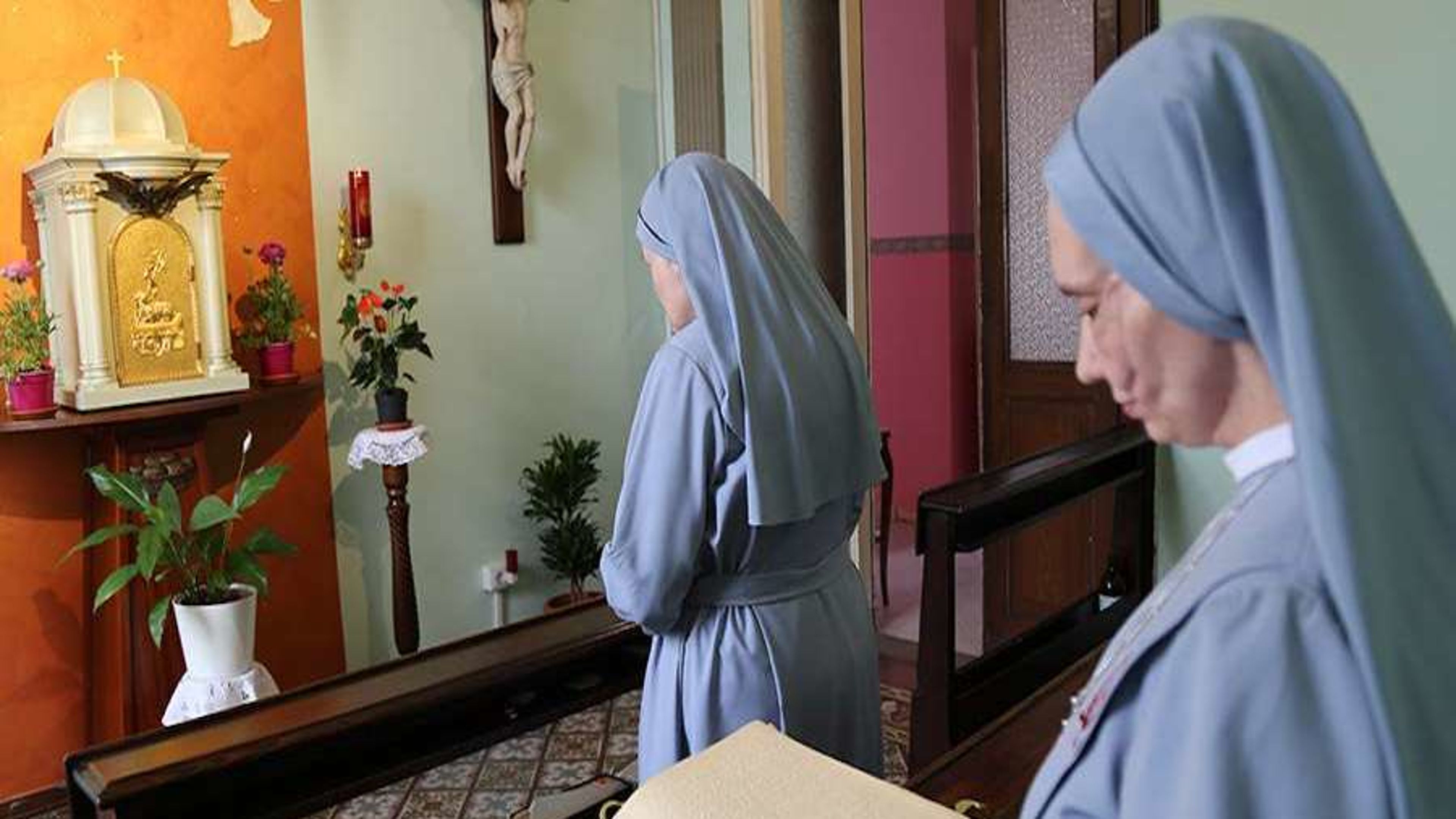 A religious congregation of blind sisters contemplates the face of Christ
