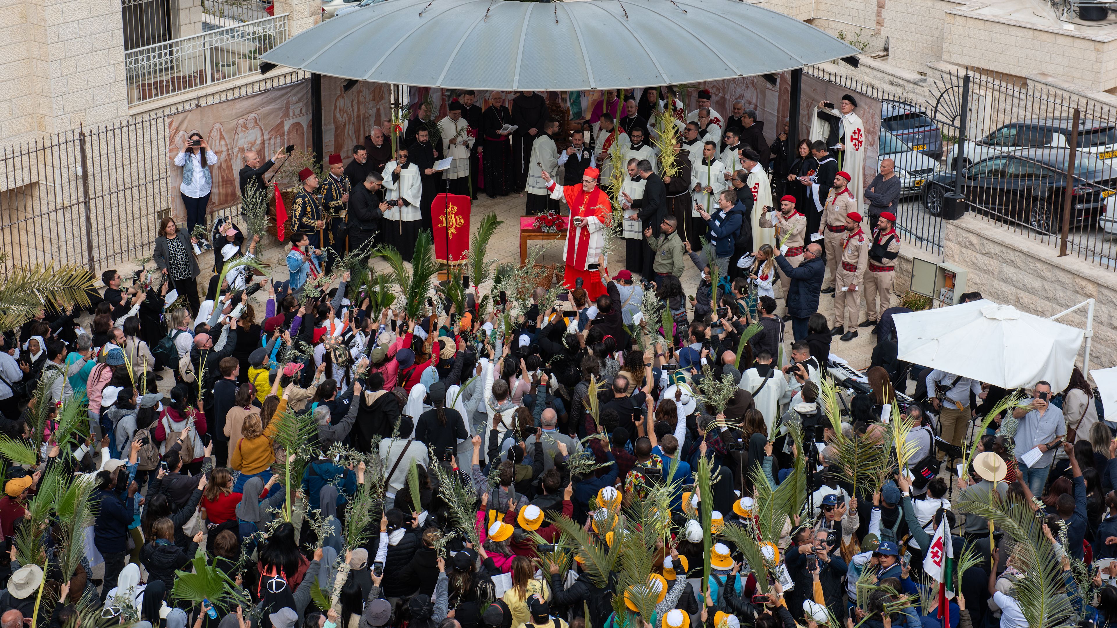 Thousands join Palm Sunday procession in Holy Land to celebrate ‘joy in ...